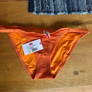 Solid and Stripe The Morgan Bottom in pumpkin